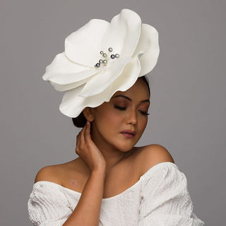 White floral fascinator with pearl stamens