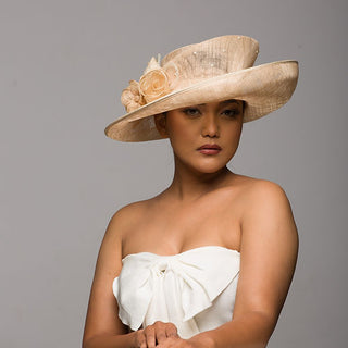 Beige Amelia- Elegant hat with subtle pearls and monotone trims