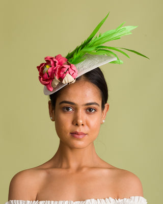 statement fascinator for neutral dress